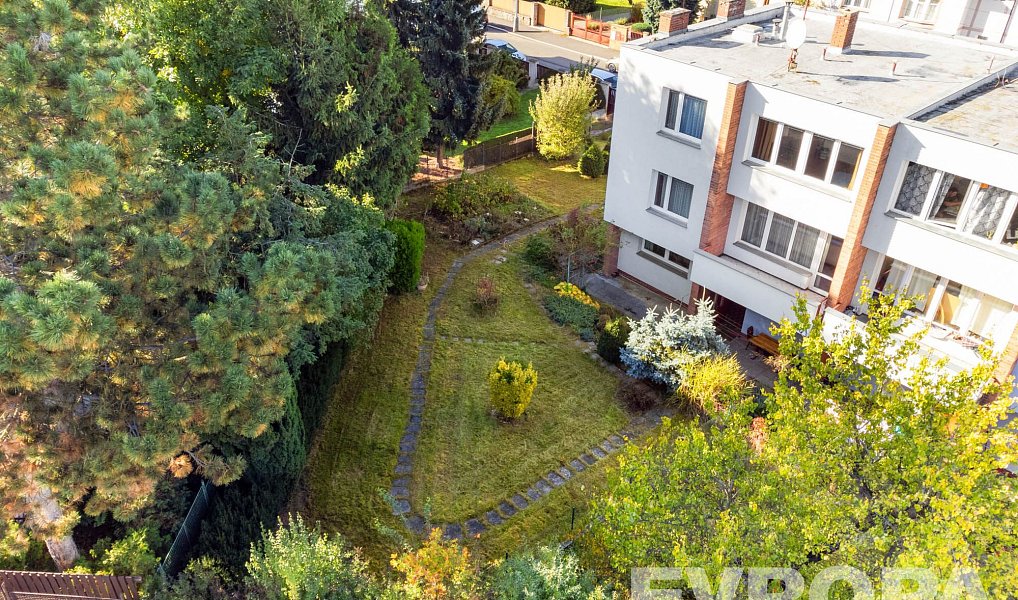 Pronájem domu 220 m² s pozemkem 409 m², Praha – náhled fotky 36