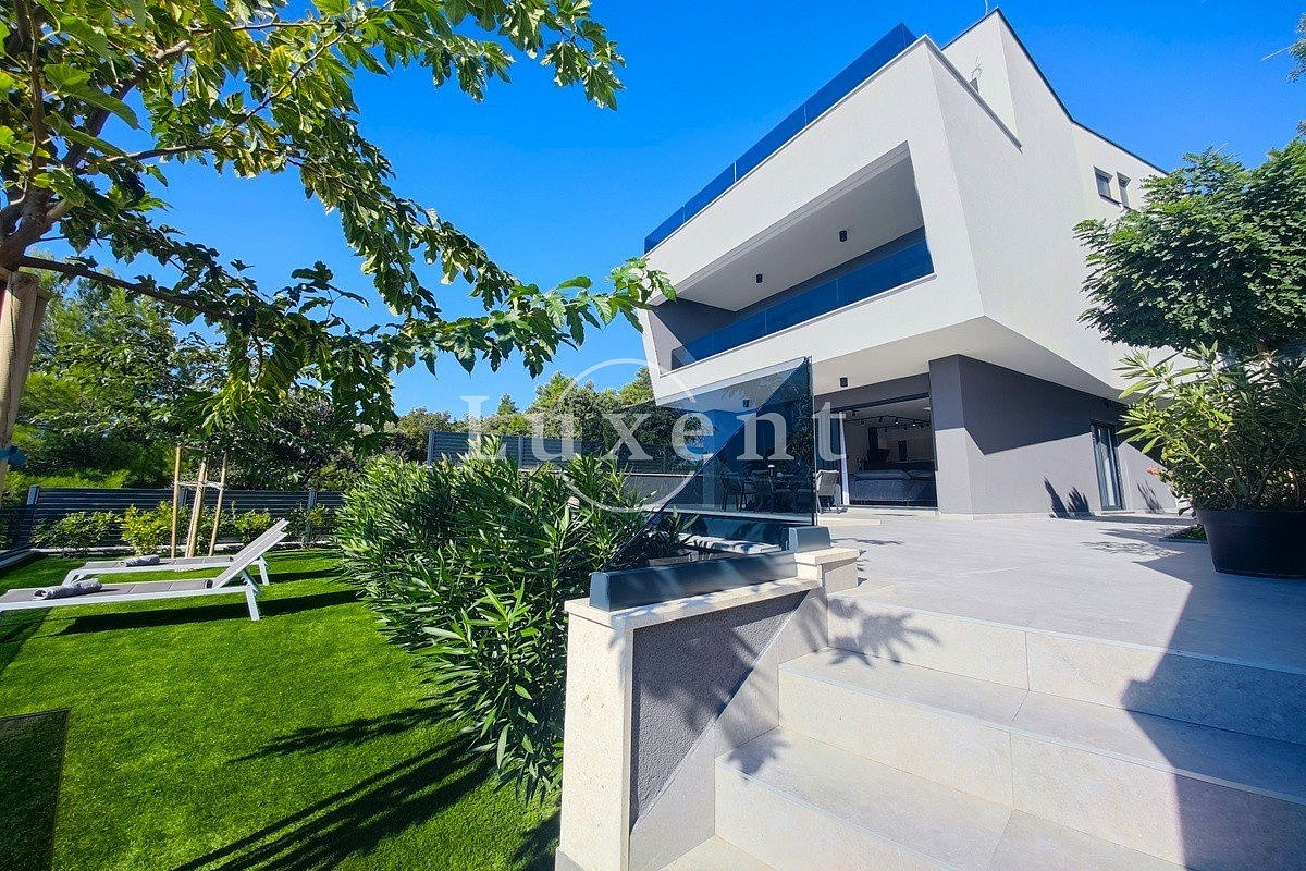 Prodej domu 210 m² s pozemkem 310 m² – pohled 3