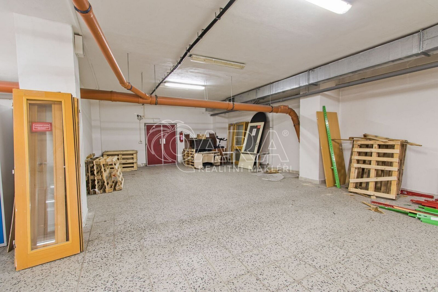 Pronájem skladovacích prostor 350 m²
