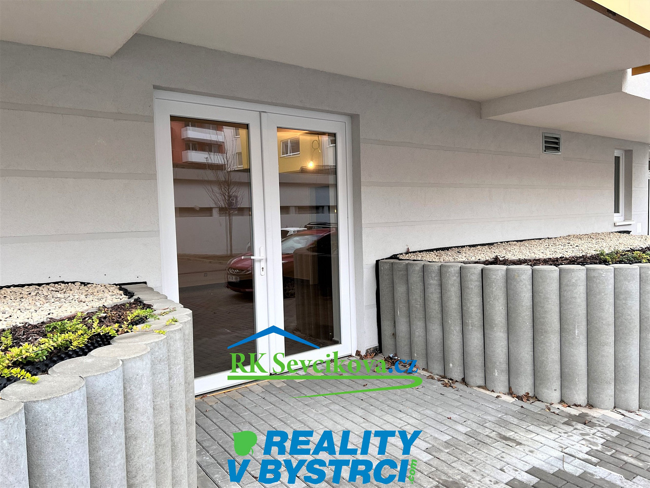 Pronájem obchodních prostor 32 m² — photo 2