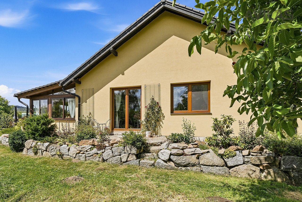 Prodej domu 184 m² s pozemkem 2 893 m²