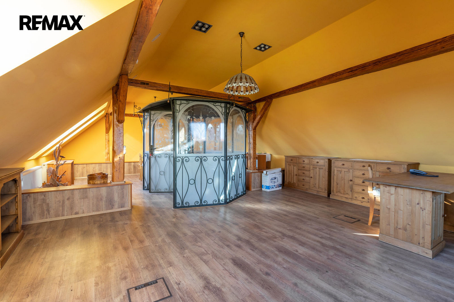 Pronájem kanceláře 85 m² – fotografie 2