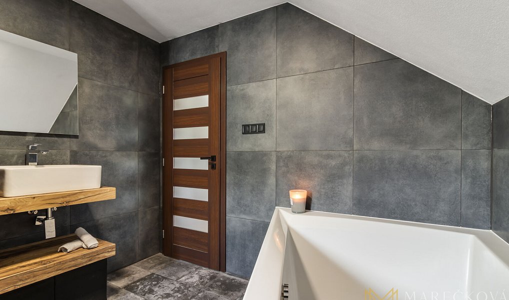 Prodej domu 178 m² s pozemkem 808 m², Brnířov – náhled fotky 18