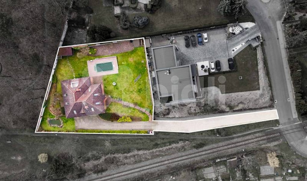 Prodej domu 220 m² s pozemkem 1 824 m², Roudnice nad Labem – náhled fotky 23