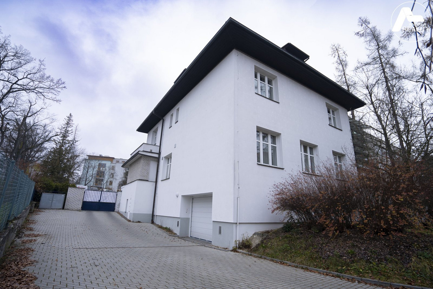 Prodej kanceláře 686 m² – fotografie 2