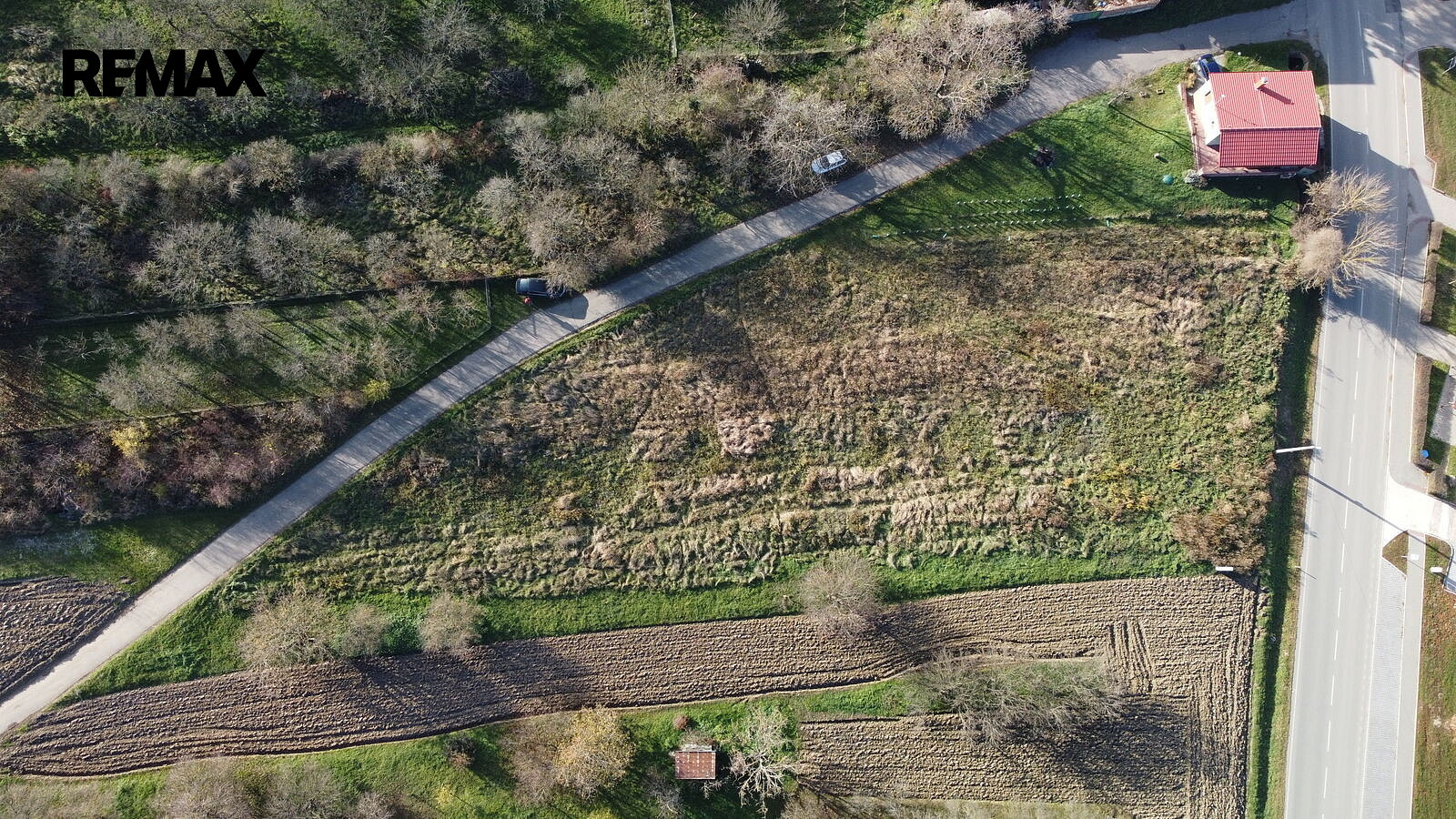 Prodej komerčního pozemku 2 813 m²