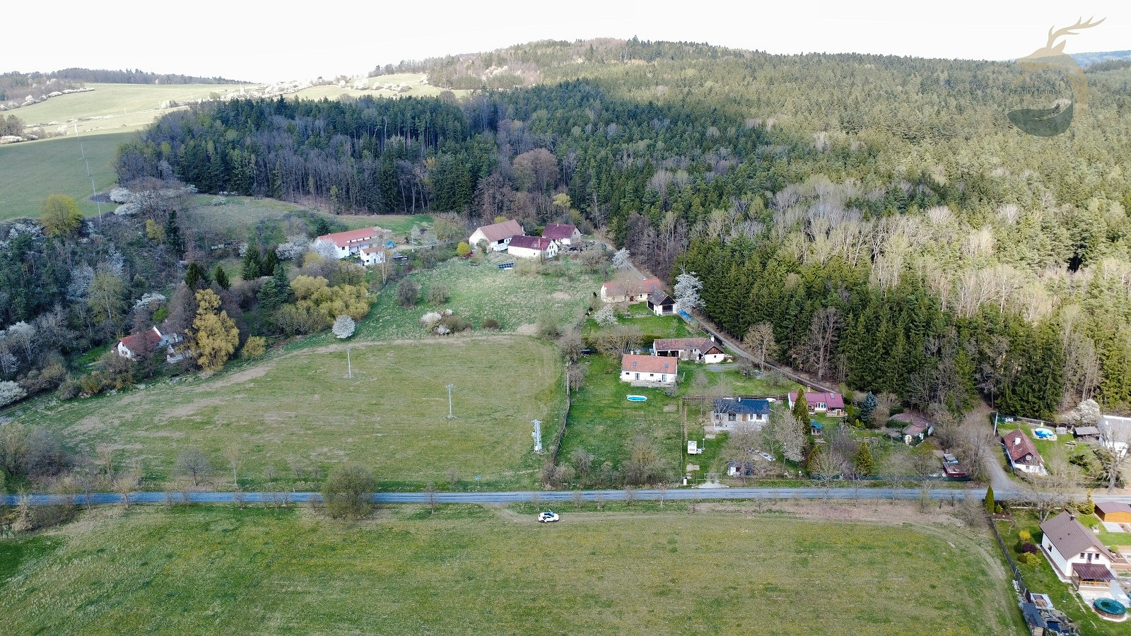 Prodej stavebního pozemku 1 100 m² – fotografie 3