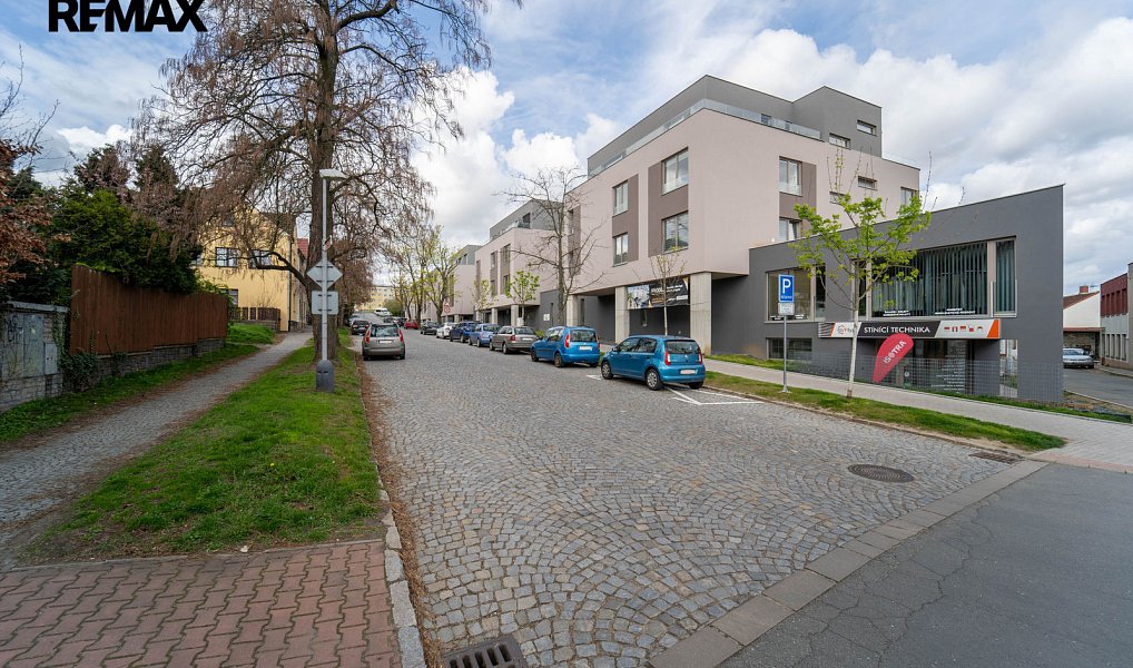 Prodej dvou garážových stání v novém bytové domě, ulice 5. května, Kolín, Kolín – náhled fotky 2