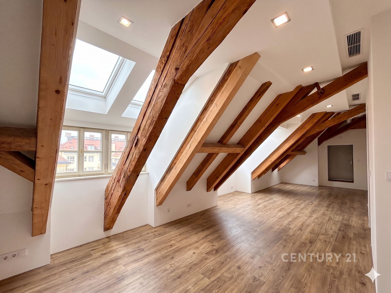 Pronájem kanceláře 154 m²