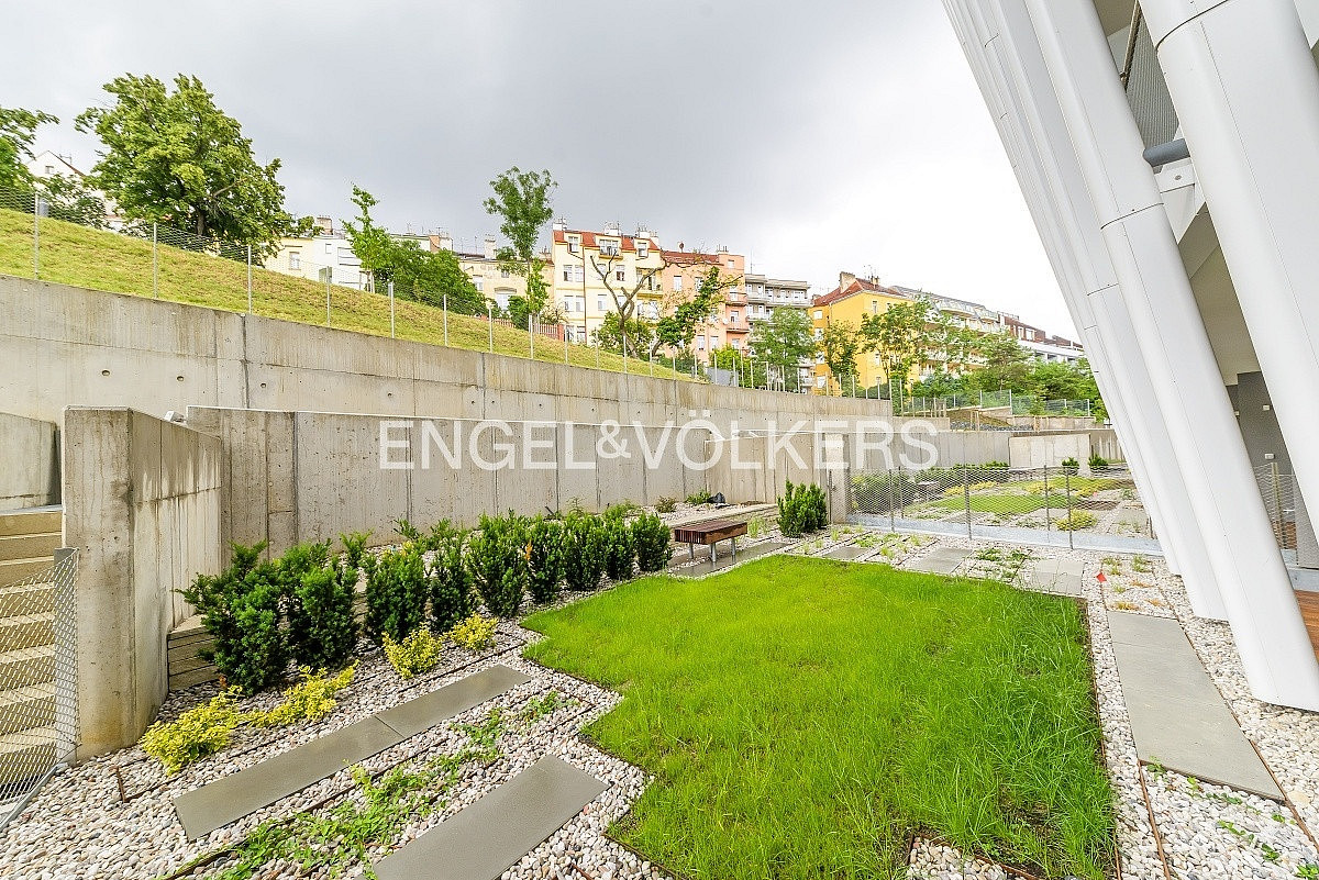 Pronájem bytu 1+kk 66 m² — photo 4