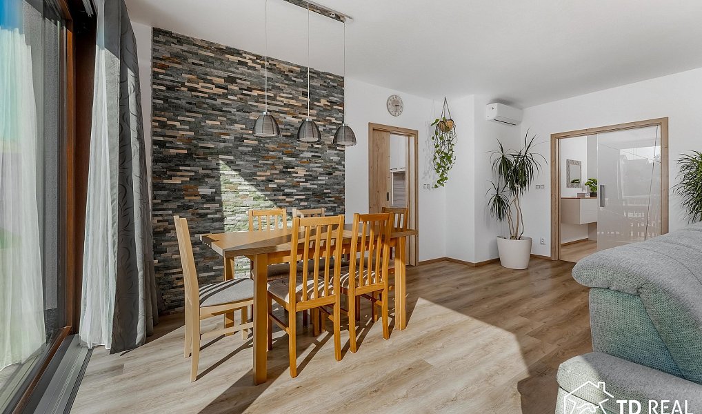 Prodej domu 207 m² s pozemkem 1 077 m², Syrovice – náhled fotky 15