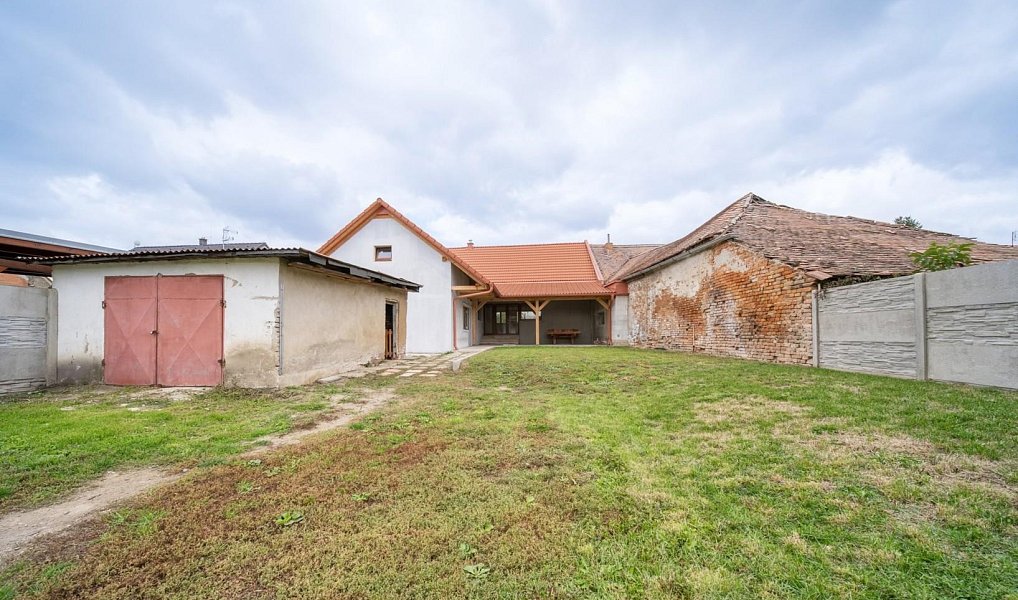 Prodej domu 162 m² s pozemkem 605 m², Hevlín – náhled fotky 36
