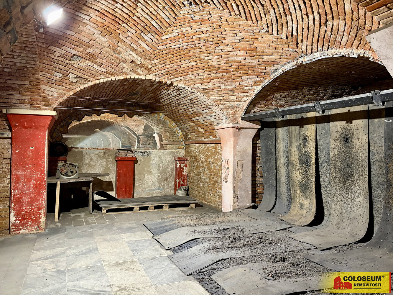 Pronájem komerčního objektu (jiného typu) 150 m² – fotografie 2
