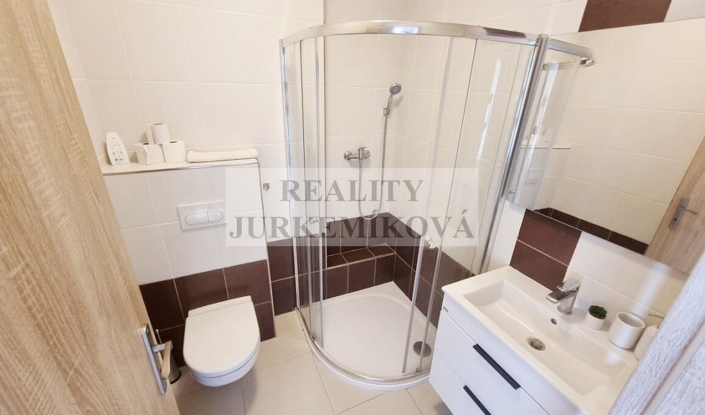 Pronájem domu 200 m² s pozemkem 447 m², Černá v Pošumaví – náhled fotky 4