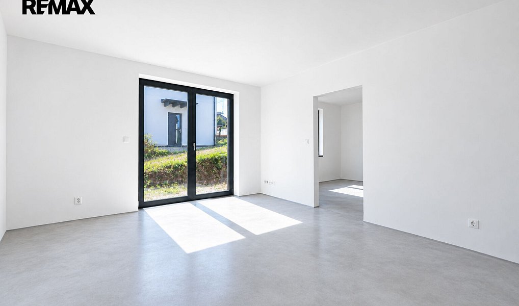 Prodej bytu 4+kk 91 m², Jince – náhled fotky 26
