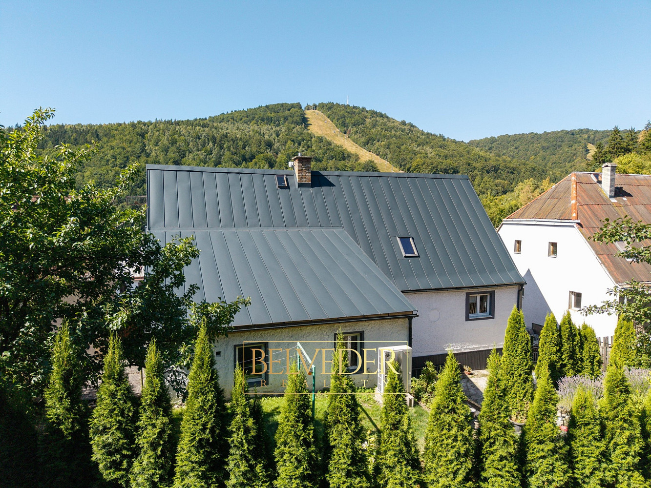 Prodej domu 250 m² s pozemkem 1 009 m² – fotografie 2