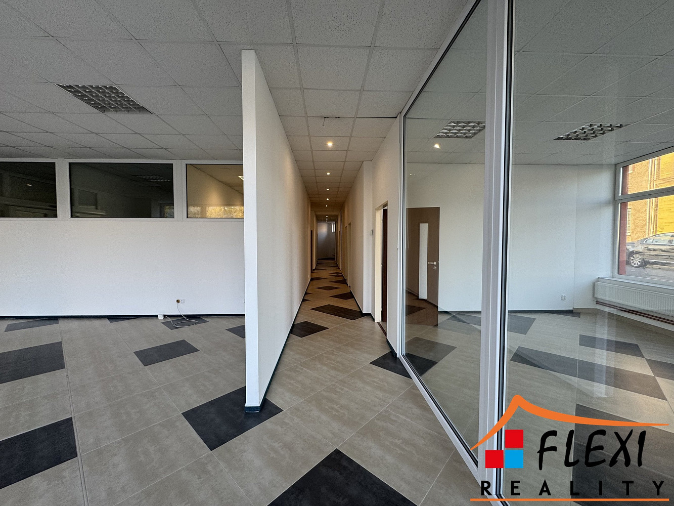 Pronájem kanceláře 390 m² — photo 4