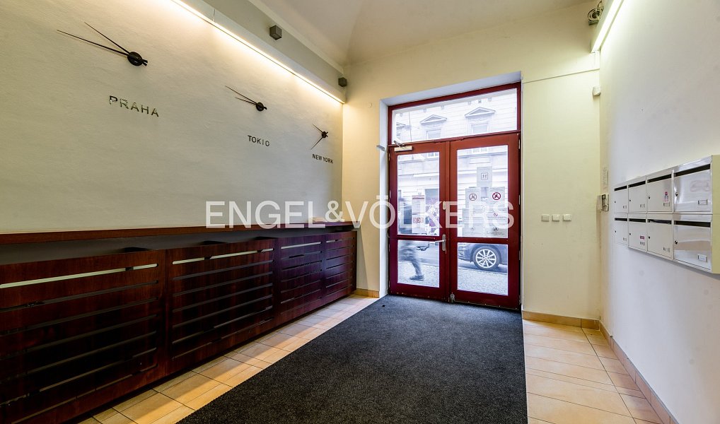 Pronájem kanceláře 132 m², Praha – náhled fotky 2