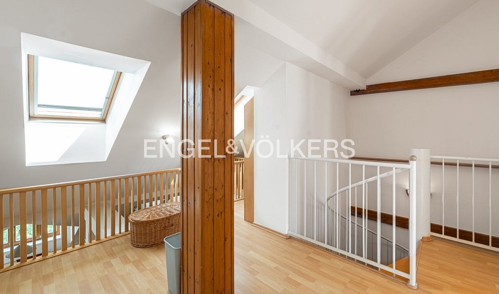 Pronájem bytu 4+kk 173 m², Praha – náhled fotky 14