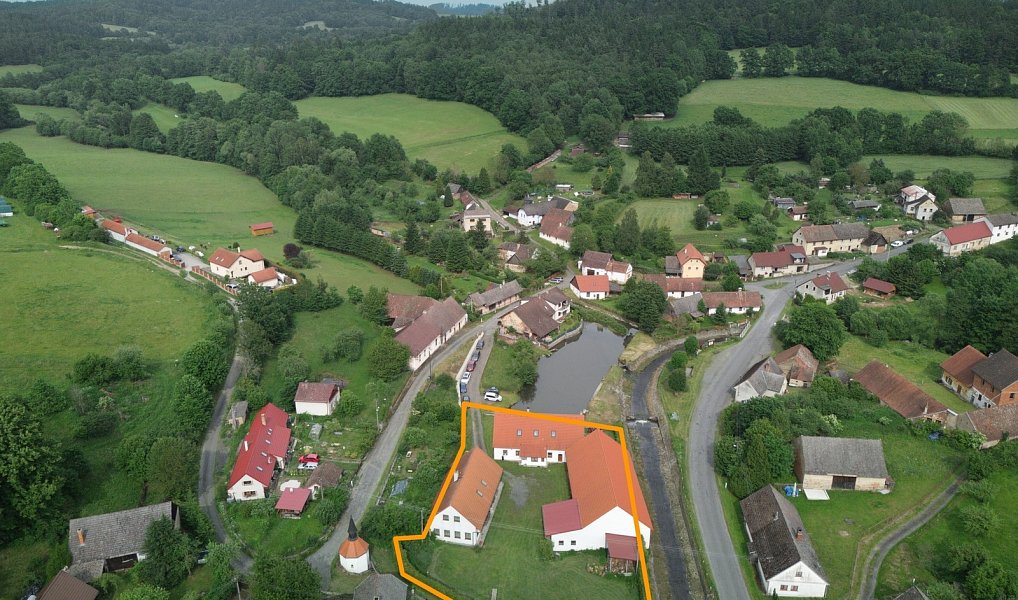 Prodej domu 450 m² s pozemkem 2 500 m², Čmelíny – náhled fotky 3