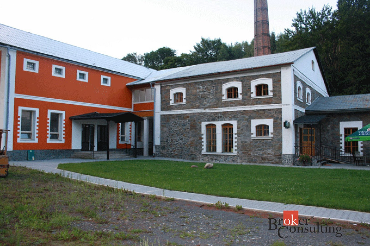 Prodej komerčního objektu (jiného typu) 2 115 m²
