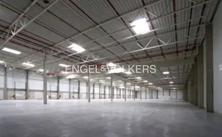 Pronájem skladovacích prostor 618 m²