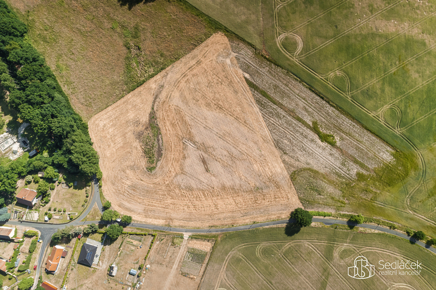 Prodej stavebního pozemku 1 378 m² – pohled 6