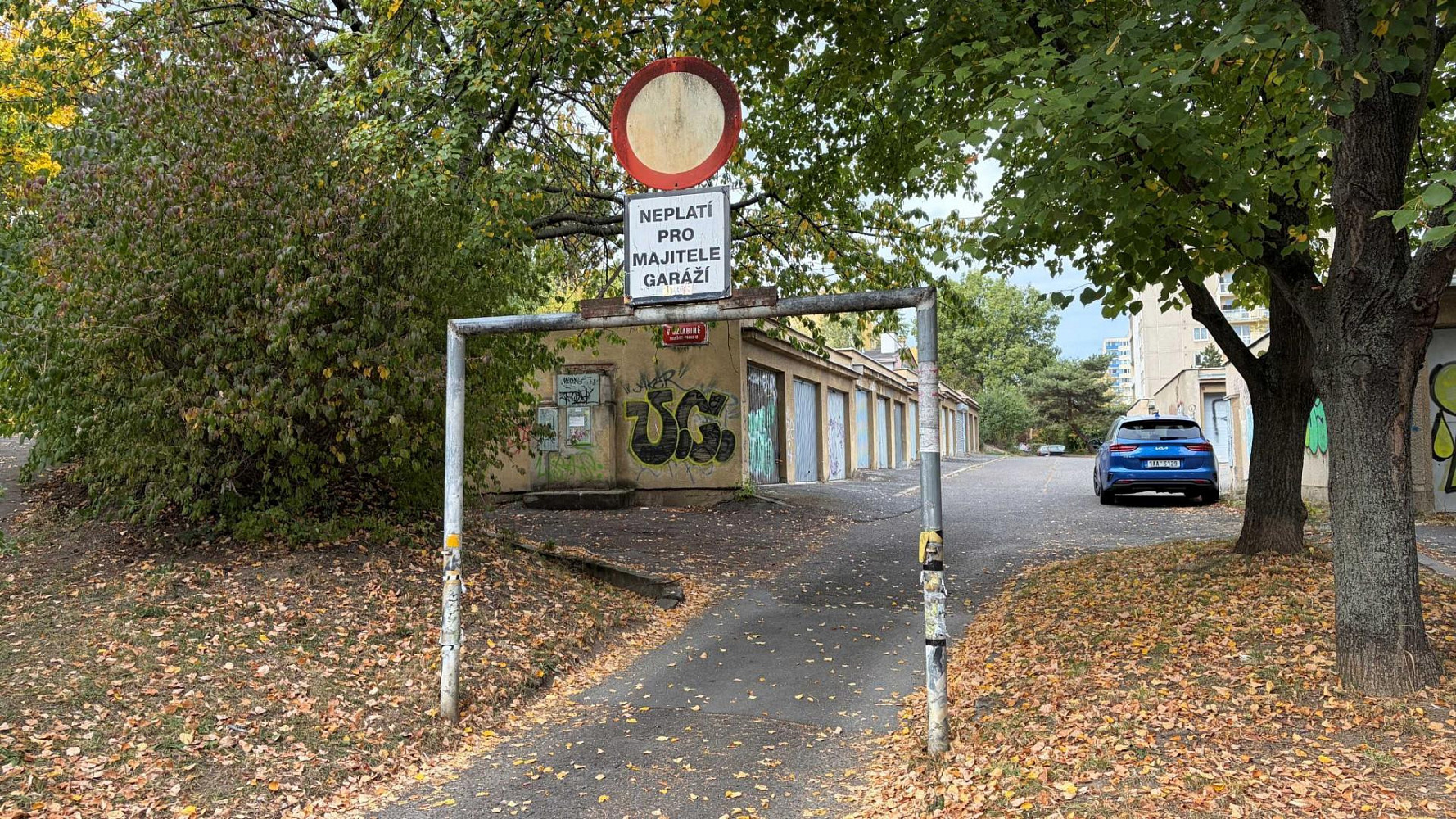 P-10, Malešice, řadová zděná garáž včetně pozemku, elektřina, ihned volná
