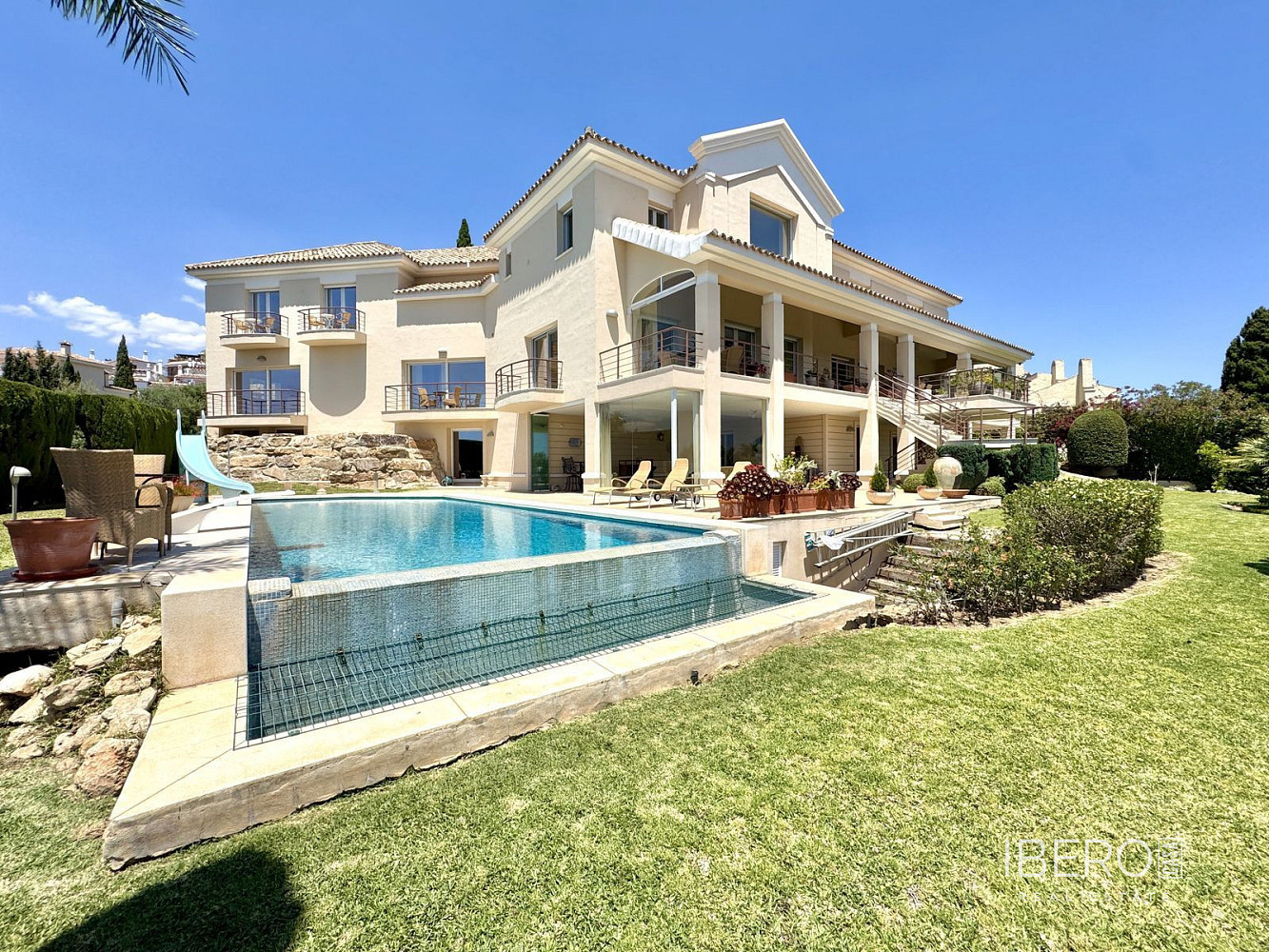Prodej domu 762 m² s pozemkem 1 703 m²