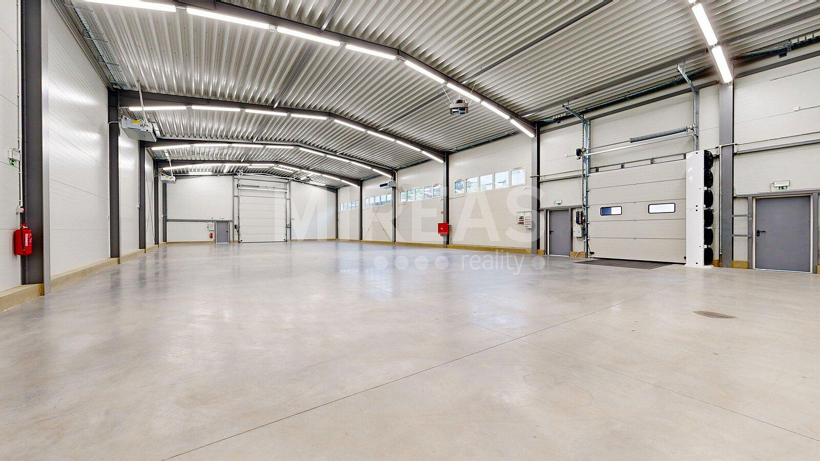 Pronájem výrobních prostor 899 m² – fotografie 2