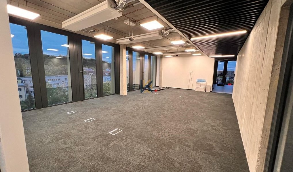 Pronájem kanceláře 300 m², Praha – náhled fotky 4
