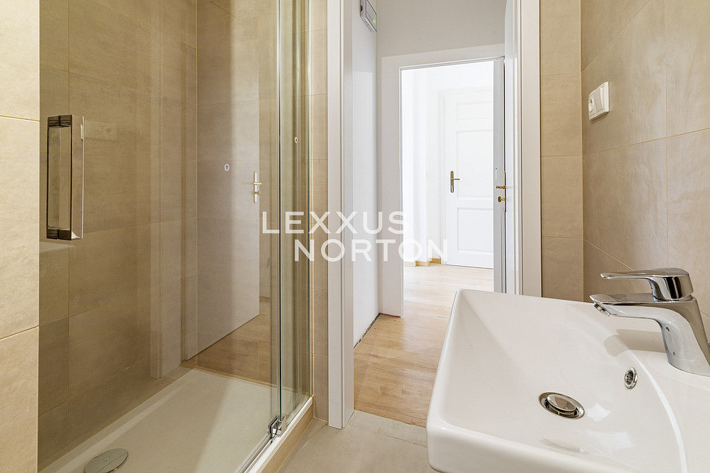 Pronájem obchodních prostor 56 m² — photo 4