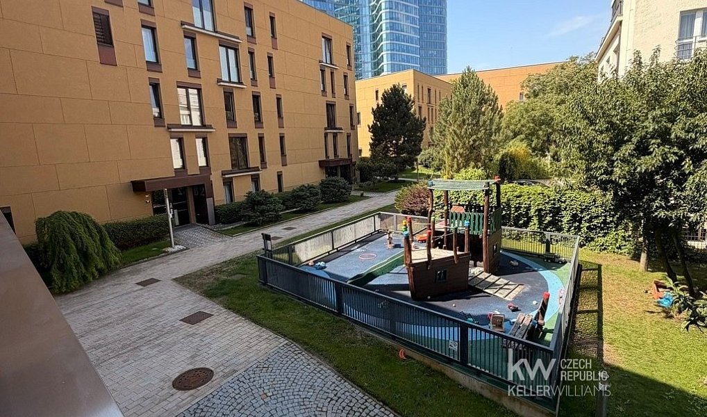 Pronájem bytu 2+kk 82 m², Praha – náhled fotky 13