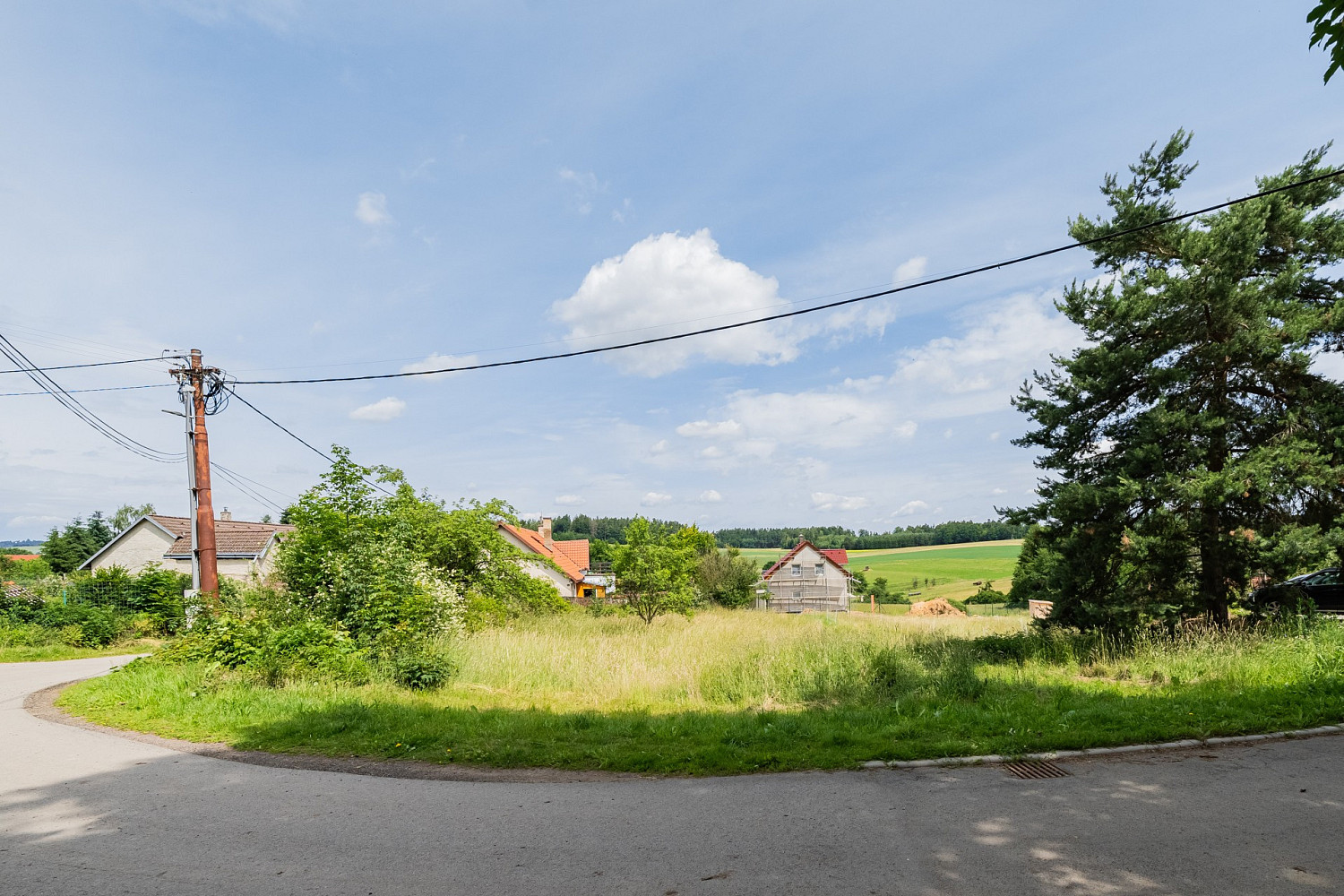 Prodej stavebního pozemku 1 557 m² – pohled 3