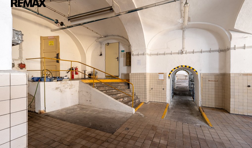 Prodej výrobních prostor 1 115 m², Nové Hrady – náhled fotky 26