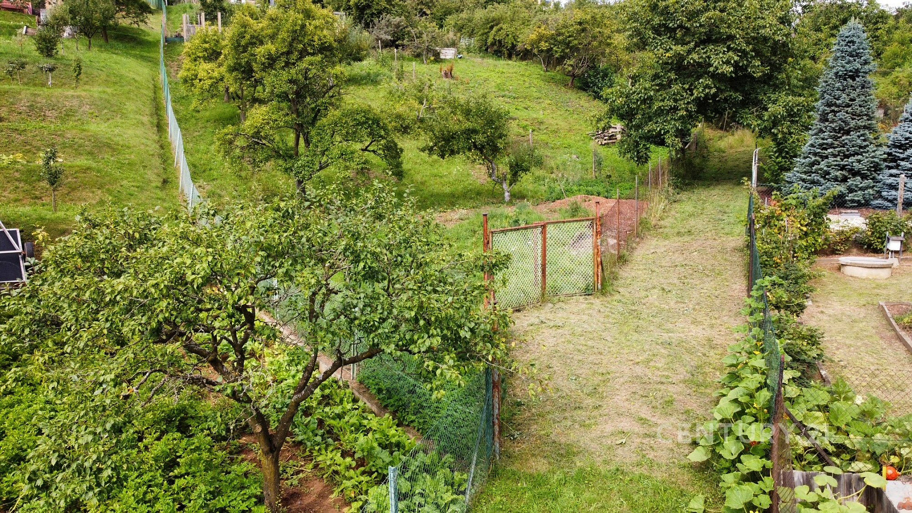Prodej stavebního pozemku 748 m² – fotografie 4