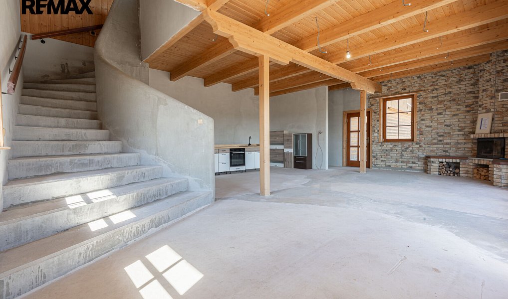 Prodej domu 708 m² s pozemkem 1 910 m², Králův Dvůr – náhled fotky 3
