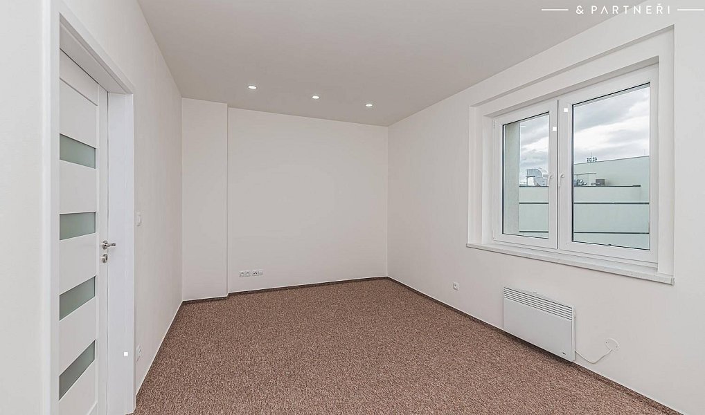 Pronájem bytu 2+kk 46 m², Hradec Králové – náhled fotky 12