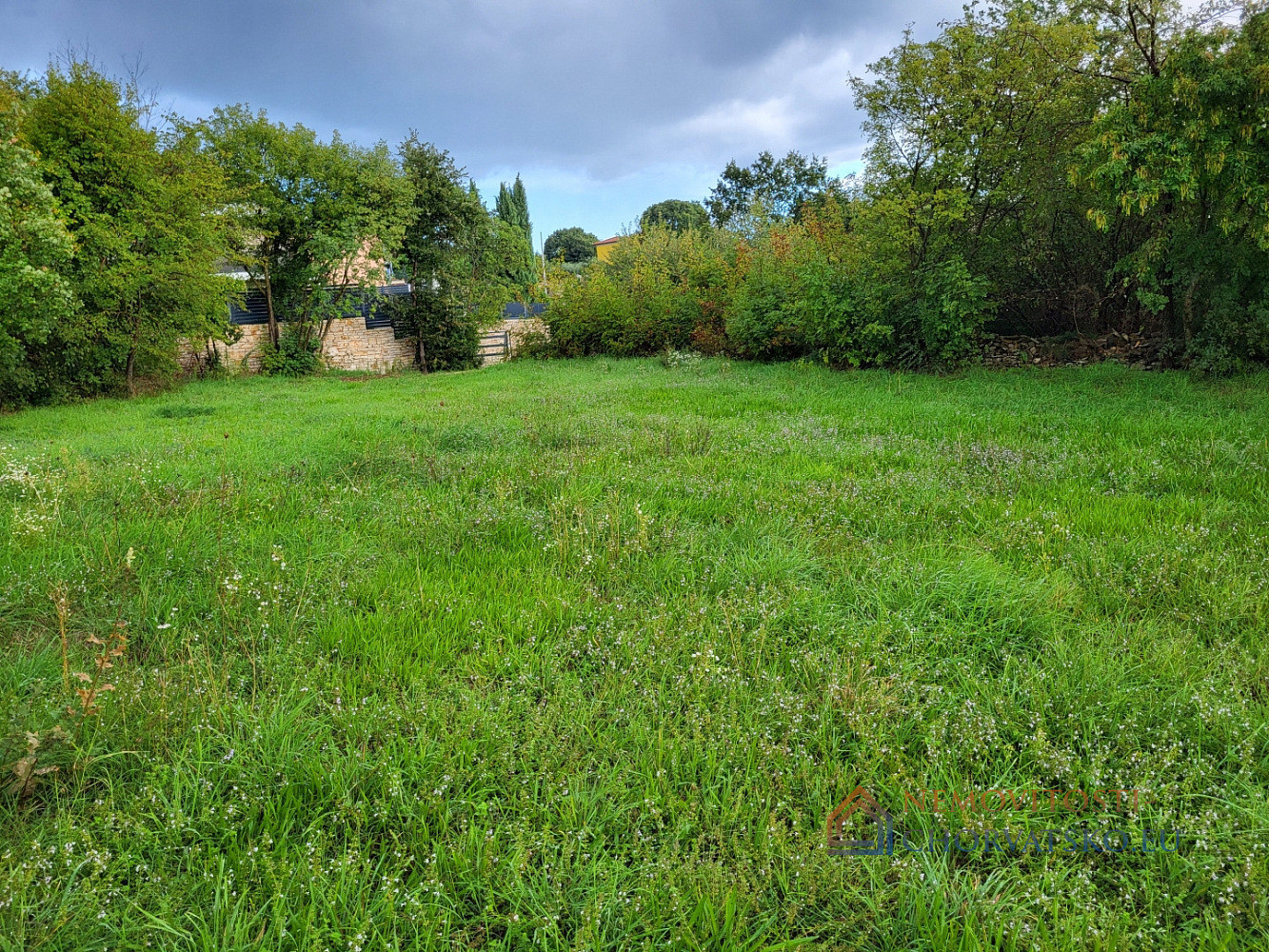 Prodej stavebního pozemku 897 m² - View 3