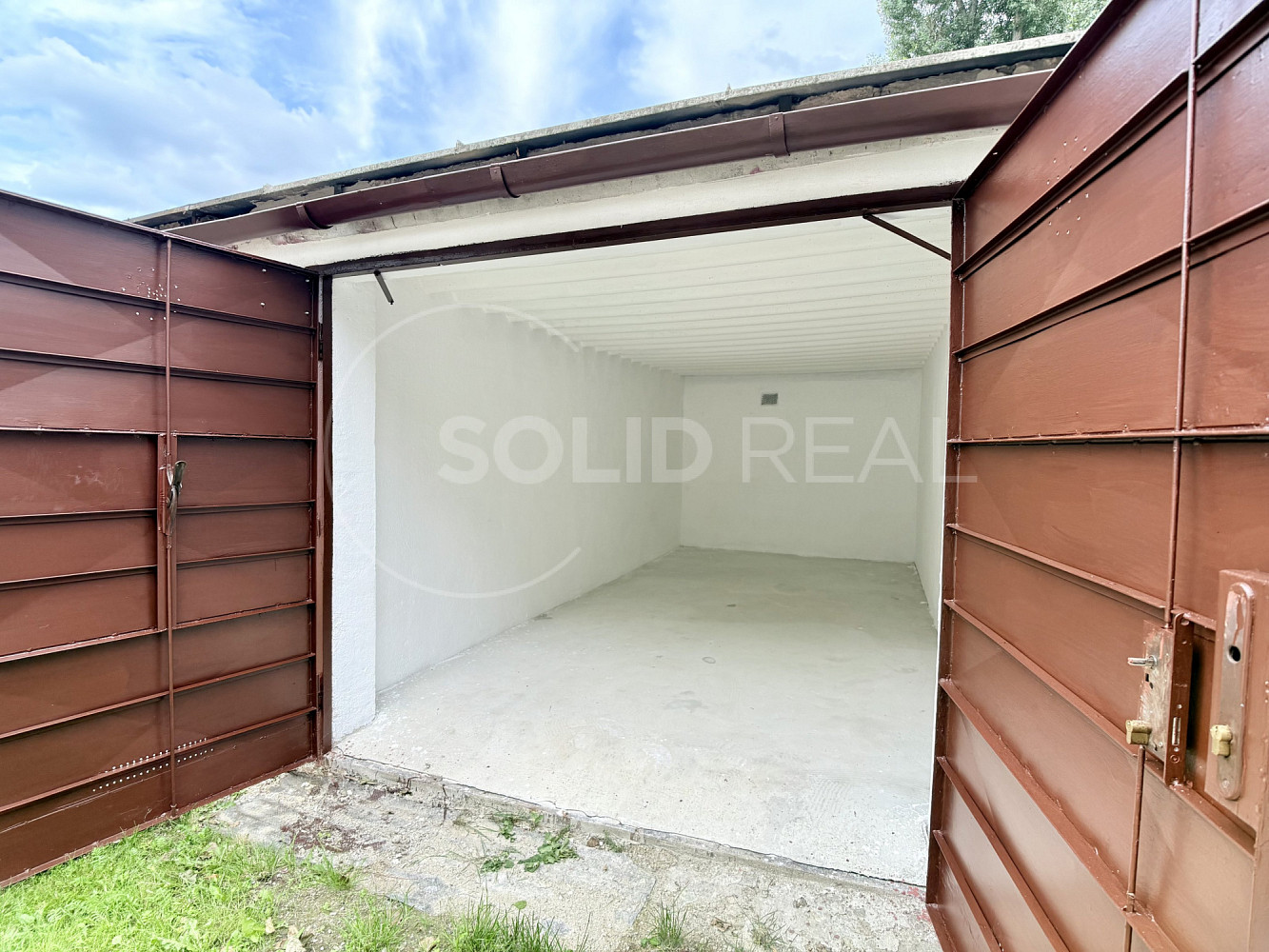 Pronájem zděné garáže Kuřim 18 m2, ulice Husova