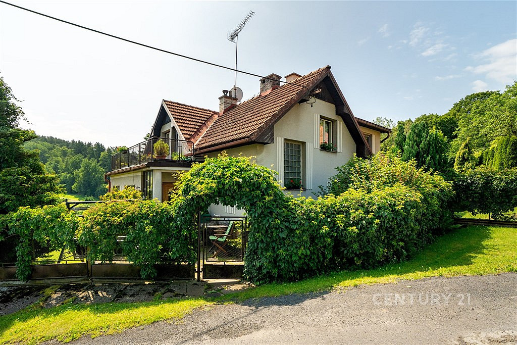 Prodej domu 297 m² s pozemkem 2 193 m²