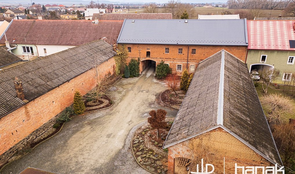 Prodej domu 521 m² s pozemkem 2 552 m², Náklo – náhled fotky 5