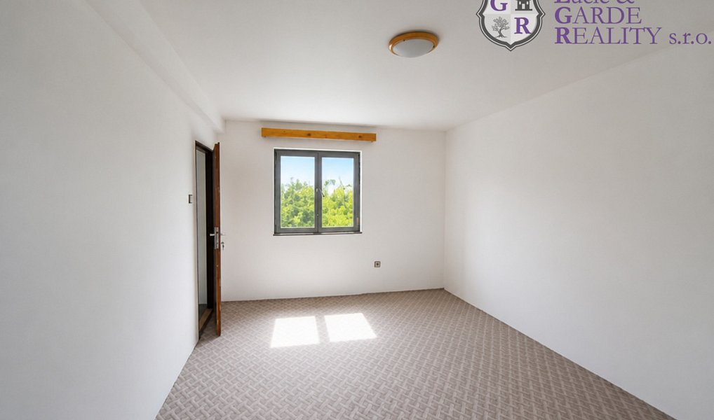 Prodej stavebního pozemku 929 m², Jesenice – náhled fotky 11