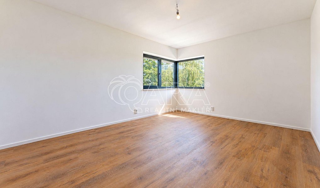 Prodej domu 259 m² s pozemkem 755 m², Kamenice – náhled fotky 14