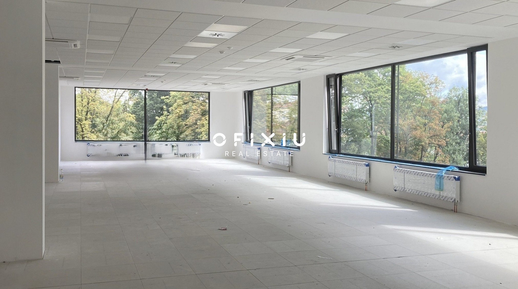 Pronájem kanceláře 1 200 m² – fotografie 2