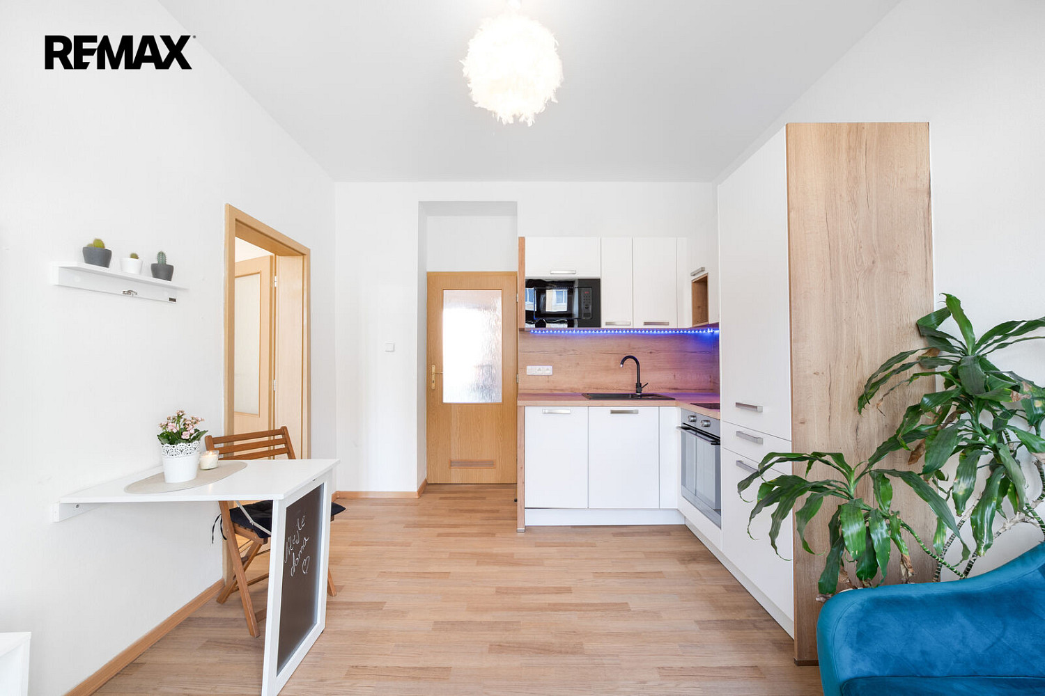 Pronájem bytu 2+kk 37 m² – fotografie 3