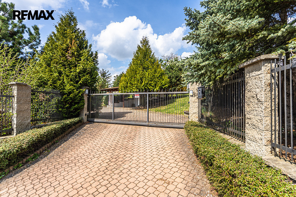 Prodej stavebního pozemku 1 550 m² — photo 2