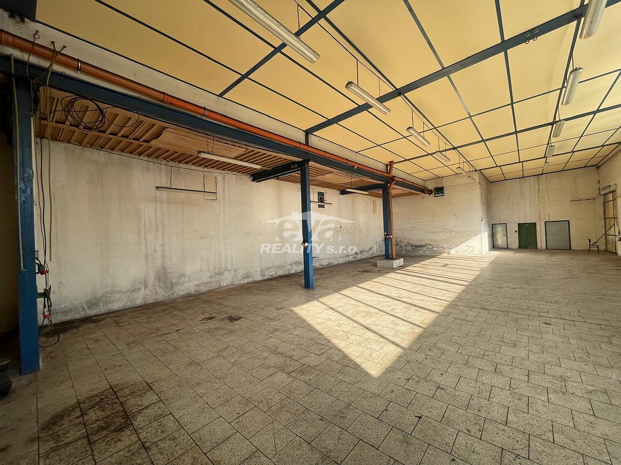 Prodej výrobních prostor 830 m² – fotografie 5