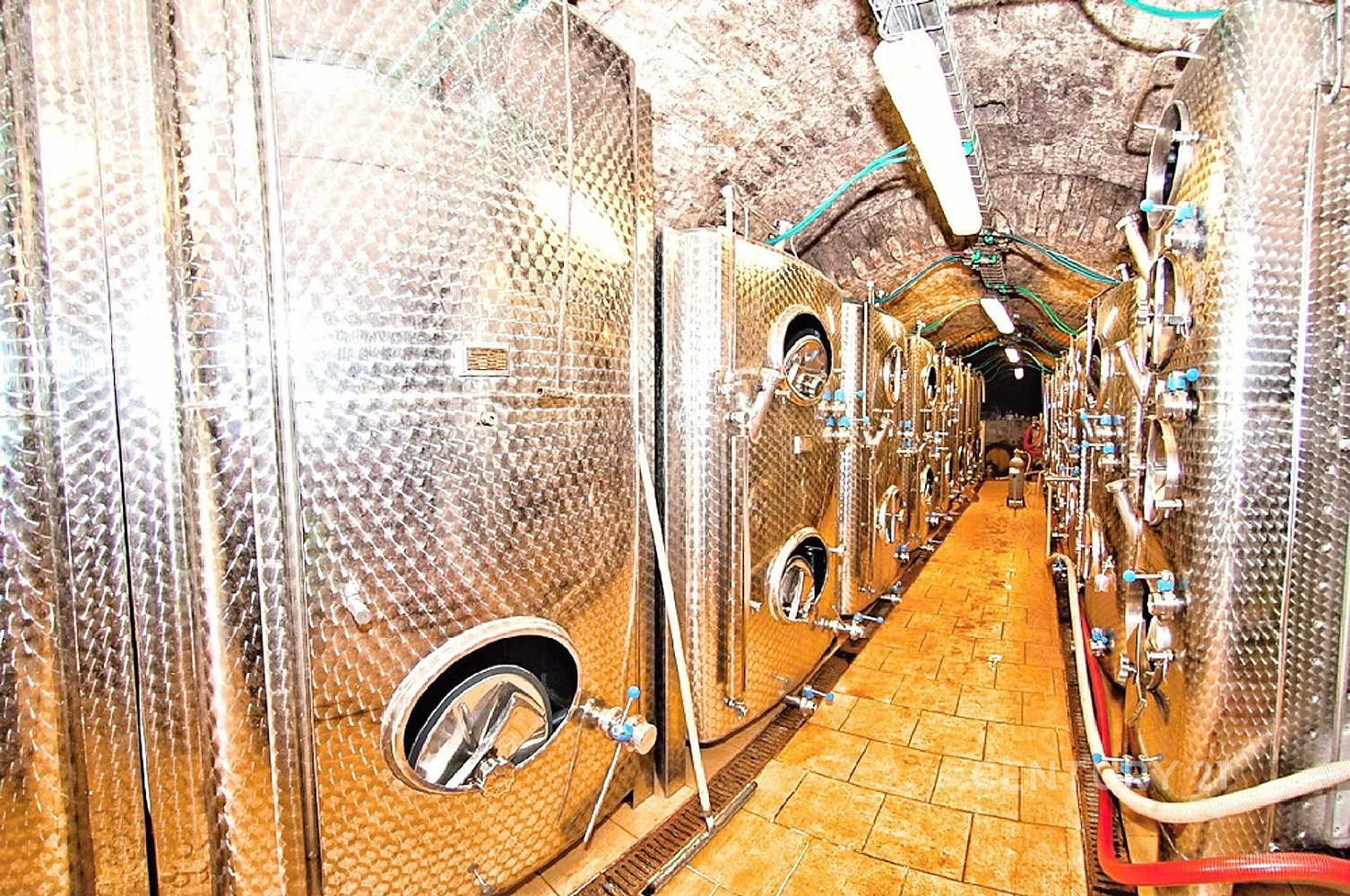 Prodej komerčního objektu (jiného typu) 200 m²
