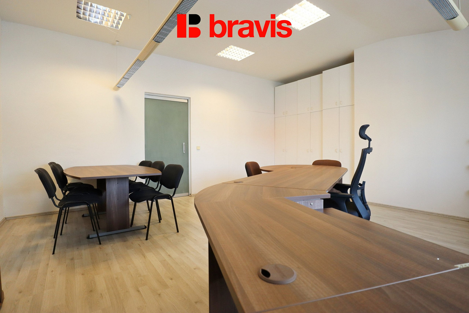Pronájem kanceláře 72 m² — photo 2
